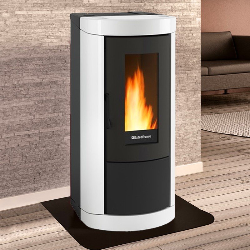 Poêle à pellets 9 kW Mietta Evo moderne et élégant, avec flamme visible, idéal pour optimiser le chauffage intérieur.