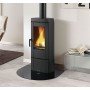 Poêle à bois Nordica Candy 6.2 kW moderne et efficace, idéale pour chauffer chaleureusement votre intérieur.