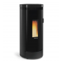 Poêle à granulés Debby Plus Evo 9kW noir étanche, canalisable, avec corps cylindrique et vitre de visualisation du feu.