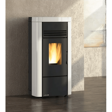 Poêle à granulés moderne 8 kW Angela EVO avec façade blanche et noire, design élégant pour un chauffage efficace.